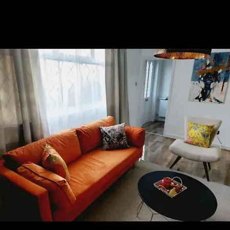 Apartamento Cozy 3 Bedroom Close To Town Mánchester