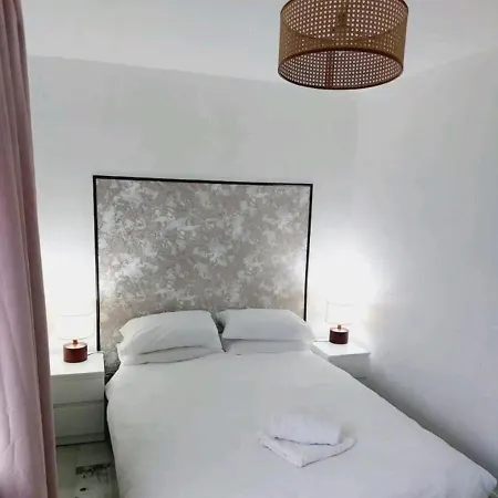 Apartamento Cozy 3 Bedroom Close To Town