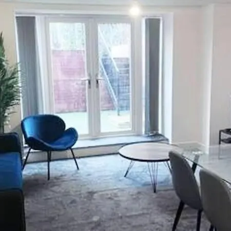 Free Parking - Lovely 2-br Flat Near Salford Royal Апартаменты *