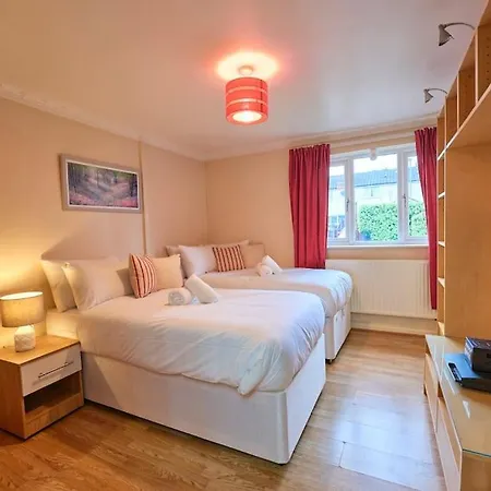 Bespoke Salford Quays - Garden, Wifi And Parking Holiday home