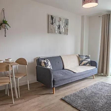 Stunning Centre , Sleeps 3, Balcony, Smart Tvs דירה