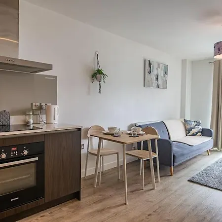 Stunning Centre , Sleeps 3, Balcony, Smart Tvs דירה מנצ'סטר