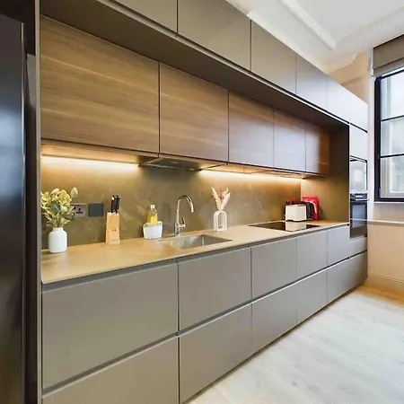 Stylish 2bed Centre *