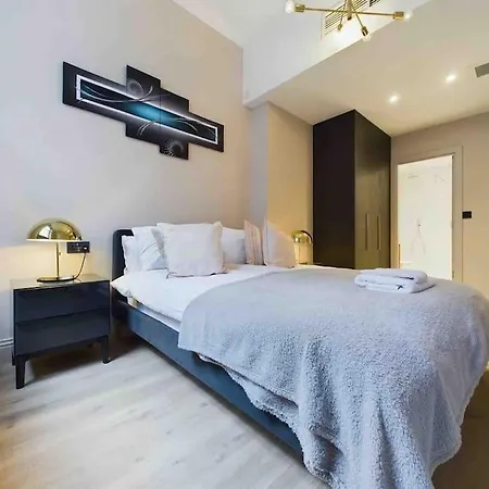 Stylish 2bed Centre