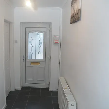 펜션 Cosy & Quiet House Close To Etihad And Centre
