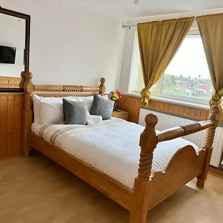 Cosy & Quiet House Close To Etihad And Centre 펜션