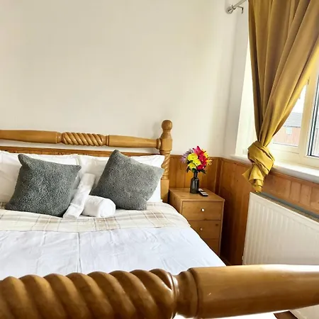 Cosy & Quiet House Close To Etihad And Centre