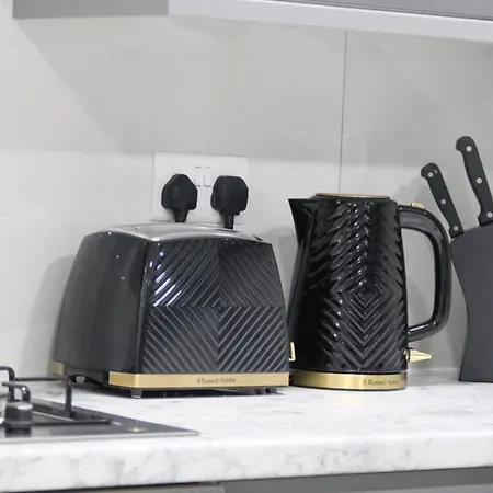 Etihcity - 3 Bedroom Semi - Free Parking Near Etihad Stadium, Tourist Attractions, Centre, Transport And Motorway Links Next To Mcdonald's - Sky N Netflix *