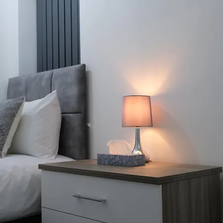 Etihcity - 3 Bedroom Semi - Free Parking Near Etihad Stadium, Tourist Attractions, Centre, Transport And Motorway Links Next To Mcdonald's - Sky N Netflix *