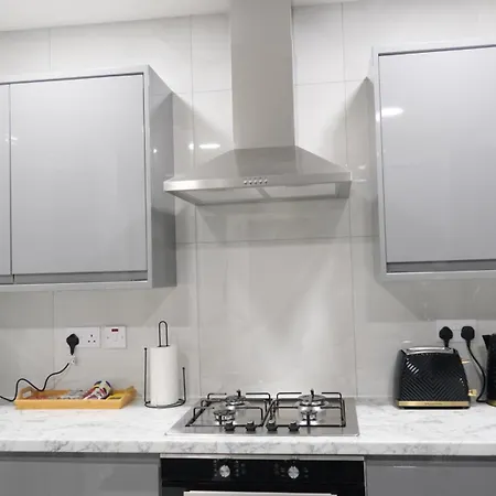 בית נופש Etihcity - 3 Bedroom Semi - Free Parking Near Etihad Stadium, Tourist Attractions, Centre, Transport And Motorway Links Next To Mcdonald's - Sky N Netflix