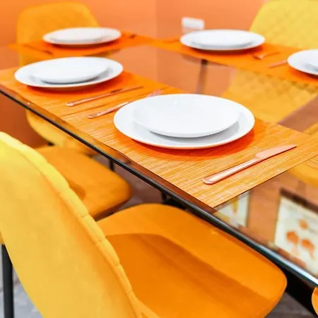 1 Night Stays - Stylish 4 Bed House W/garden ✘ Sleeps 9 - Salford ☆ Free Parking → Smart Tvs In Every Bedroom ☆ Free Netflix ✪ 6 Min To Centre, Close To Trafford Centre, Etihad Stadium, Arena, Clubs & More! Manchester