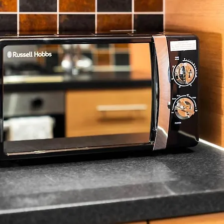 1 Night Stays - Stylish 4 Bed House W/garden ✘ Sleeps 9 - Salford ☆ Free Parking → Smart Tvs In Every Bedroom ☆ Free Netflix ✪ 6 Min To Centre, Close To Trafford Centre, Etihad Stadium, Arena, Clubs & More! Ferienhaus *