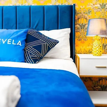 1 Night Stays - Stylish 4 Bed House W/garden ✘ Sleeps 9 - Salford ☆ Free Parking → Smart Tvs In Every Bedroom ☆ Free Netflix ✪ 6 Min To Centre, Close To Trafford Centre, Etihad Stadium, Arena, Clubs & More! Ferienhaus *
