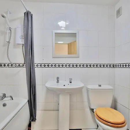 View - Free Parking - Sleeps 6 - Near Centre - By Nmb Apartment Manchester