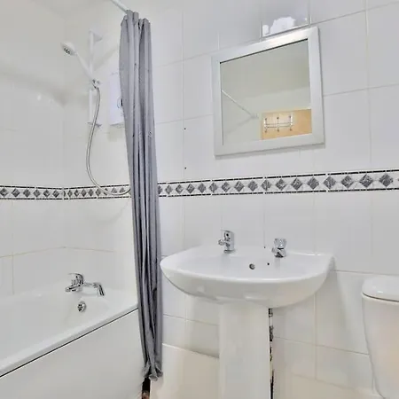 Apartment View - Free Parking - Sleeps 6 - Near Centre - By Nmb *