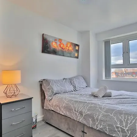 View - Free Parking - Sleeps 6 - Near Centre - By Nmb Apartment