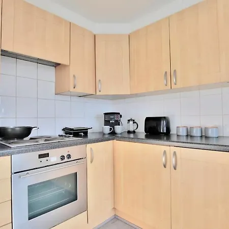 View - Free Parking - Sleeps 6 - Near Centre - By Nmb Apartment