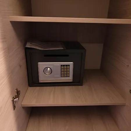 New 2 Bedroom In - Stretford - Old Trafford Close To Football-cricket Ground & Centre *