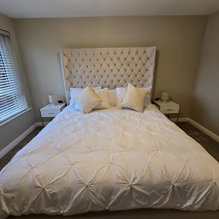 New 2 Bedroom In - Stretford - Old Trafford Close To Football-cricket Ground & Centre *