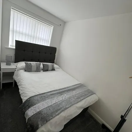 Sleeps5-netflix-parking-near Centre-etihad-coop Live Holiday home Manchester