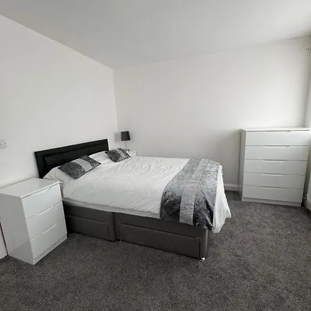 Sleeps5-netflix-parking-near Centre-etihad-coop Live Holiday home *