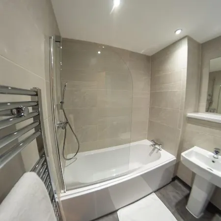 2 Double Beds - 2 Single Beds Manchester