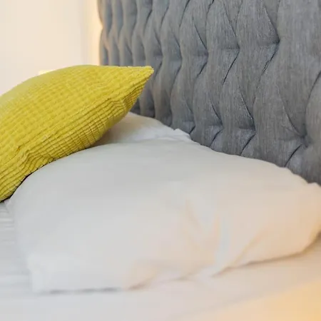 2 Double Beds - 2 Single Beds