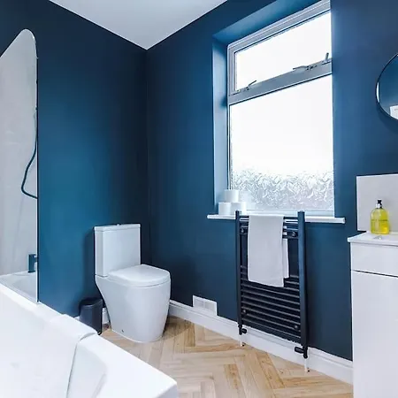 Salford Sanctuary 5 Bed House Manchester