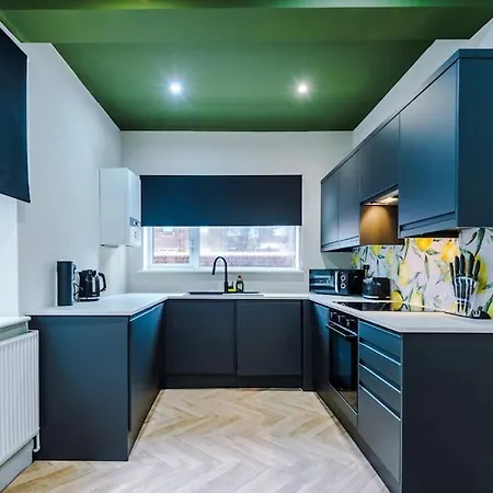 Salford Sanctuary 5 Bed House Nyaraló *