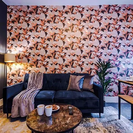 Nyaraló Salford Sanctuary 5 Bed House *