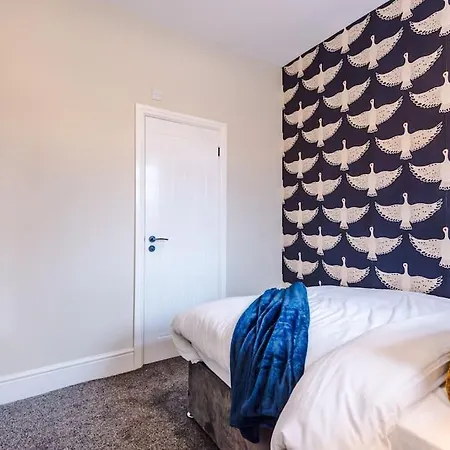 Salford Sanctuary 5 Bed House Nyaraló