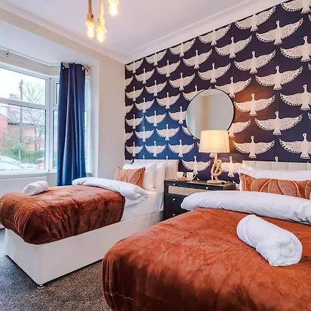Salford Sanctuary 5 Bed House Nyaraló *