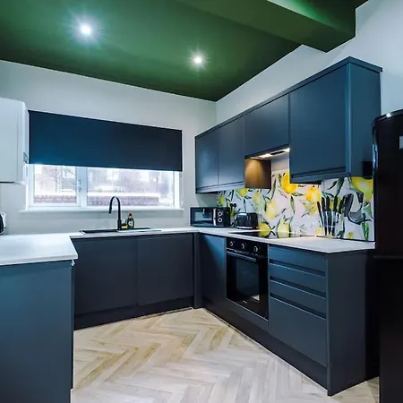 Nyaraló Salford Sanctuary 5 Bed House Manchester