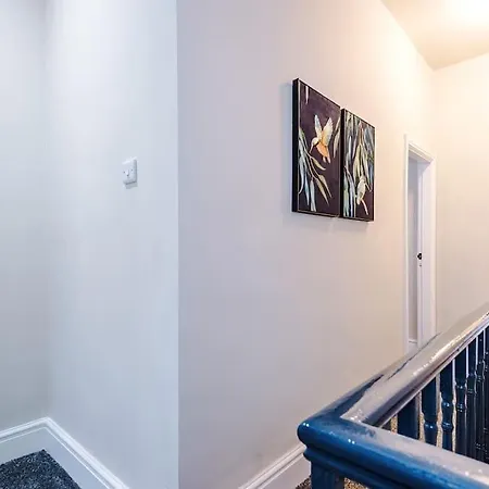 Salford Sanctuary 5 Bed House * Manchester