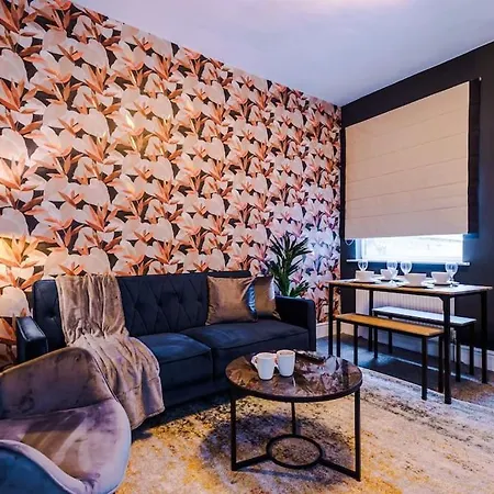 Nyaraló Salford Sanctuary 5 Bed House