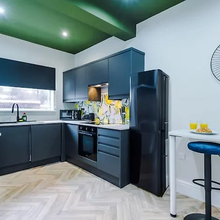 Salford Sanctuary 5 Bed House Nyaraló Manchester
