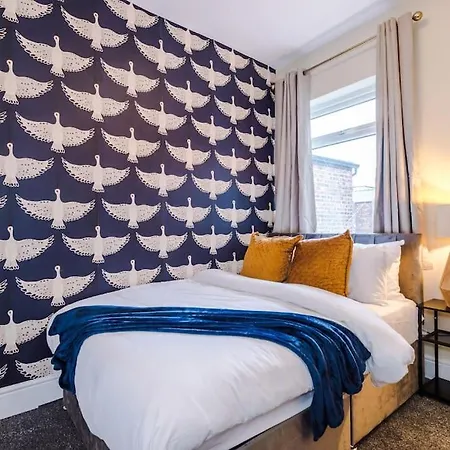 Nyaraló Salford Sanctuary 5 Bed House *