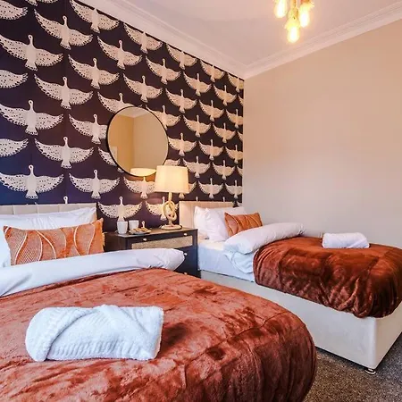 Nyaraló Salford Sanctuary 5 Bed House Manchester