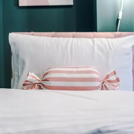 5 Bed Salford Sanctuary Retreat 別荘