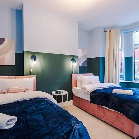 5 Bed Salford Sanctuary Retreat *