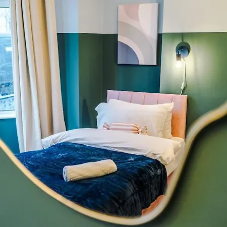 5 Bed Salford Sanctuary Retreat