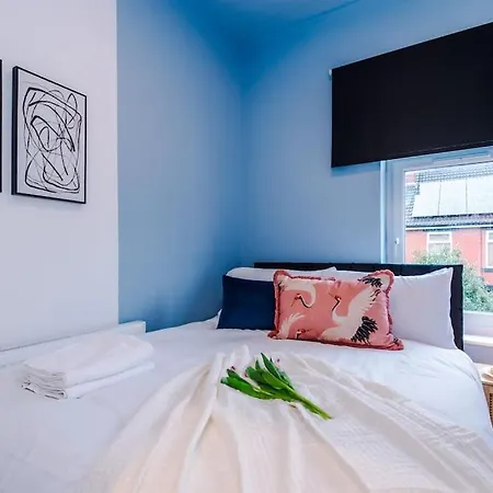 5 Bed Salford Sanctuary Retreat * マンチェスター