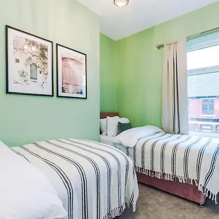 5 Bed Salford Sanctuary Retreat 別荘 *