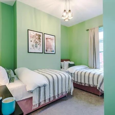 5 Bed Salford Sanctuary Retreat