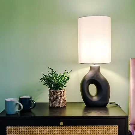 5 Bed Salford Sanctuary Retreat * マンチェスター