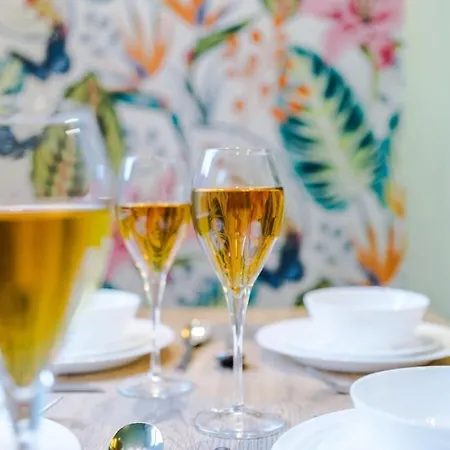 5 Bed Salford Sanctuary Retreat * マンチェスター