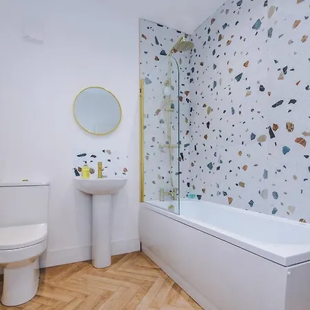 5 Bed Salford Sanctuary Retreat