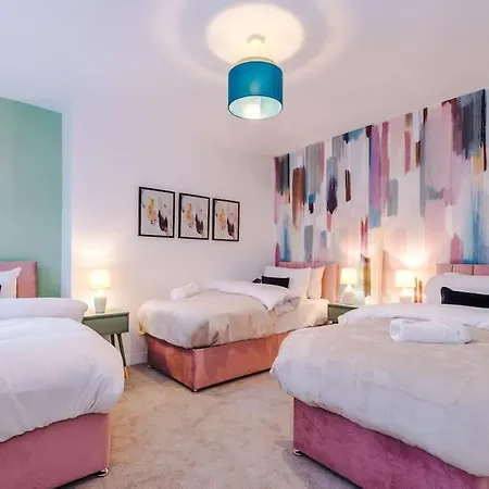 5 Bed Salford Sanctuary Retreat *