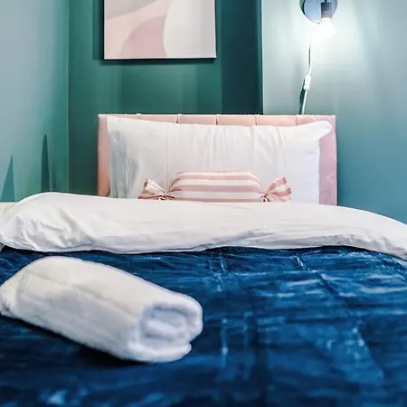 5 Bed Salford Sanctuary Retreat マンチェスター