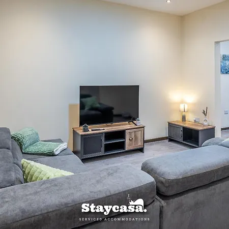 Urban Comfort 4-bed House - Free Wi-fi & Parking *